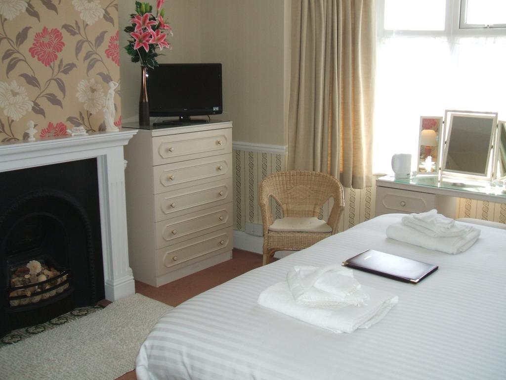 The Pink House Bed & Breakfast Weymouth Room photo